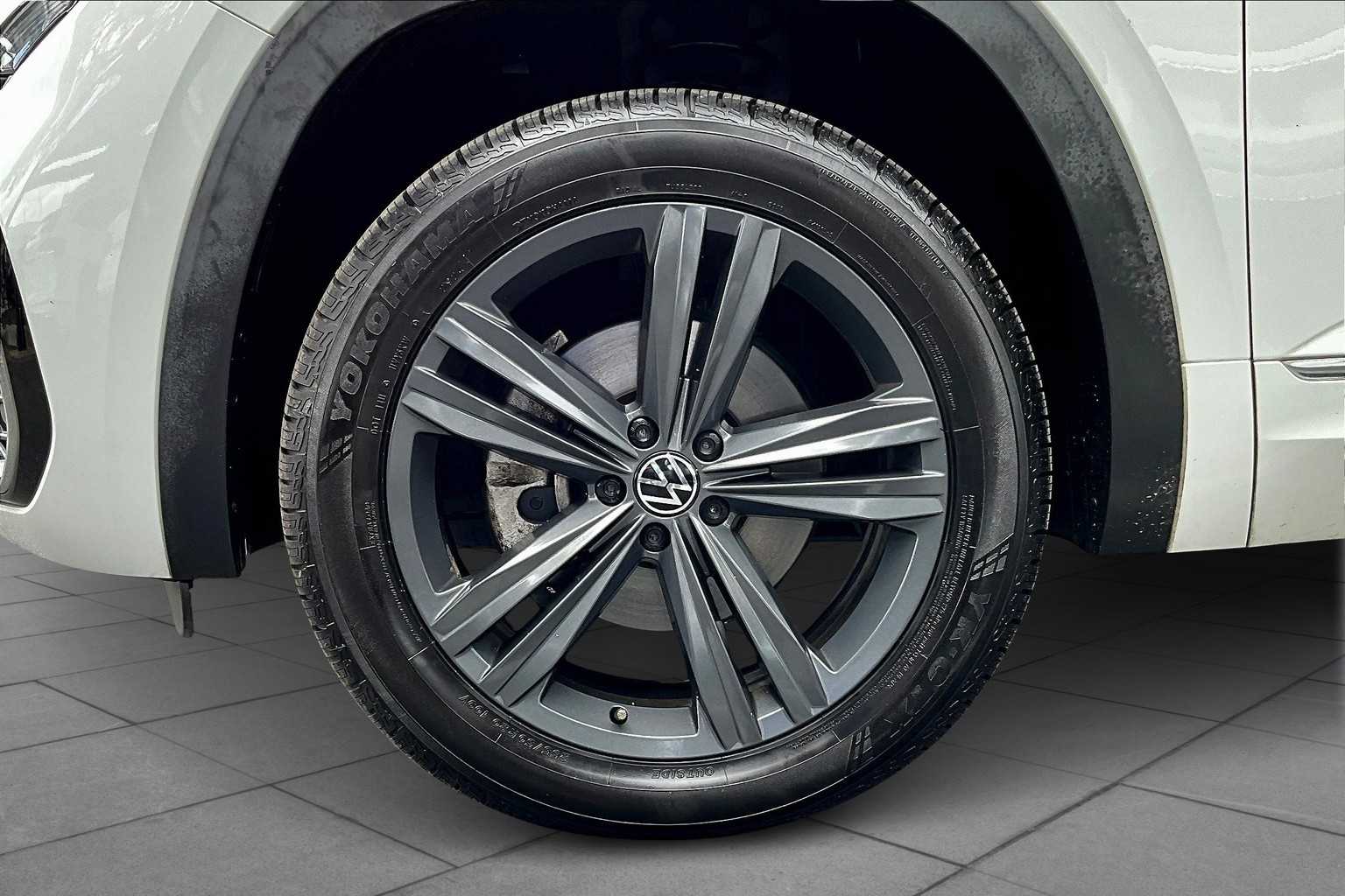 2021 Volkswagen Atlas SE Technology R-Line photo 9