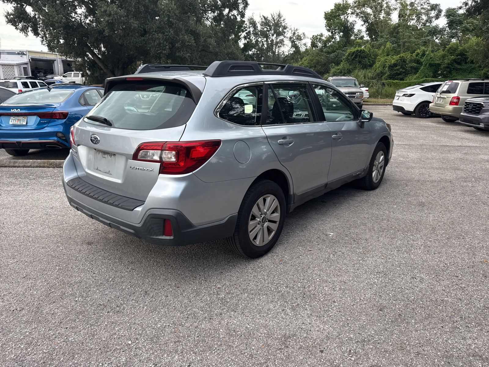2018 Subaru Outback 2.5i photo 2