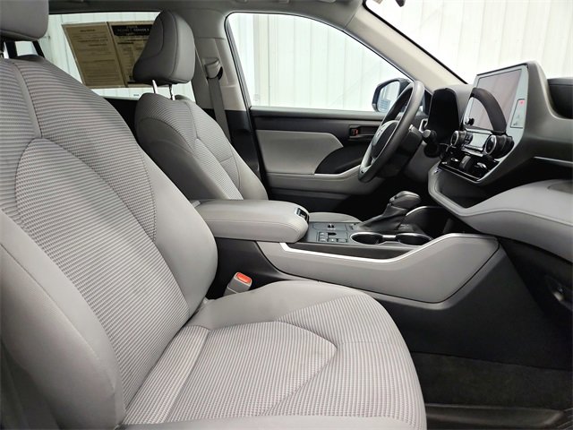 2023 Toyota Highlander L photo 26