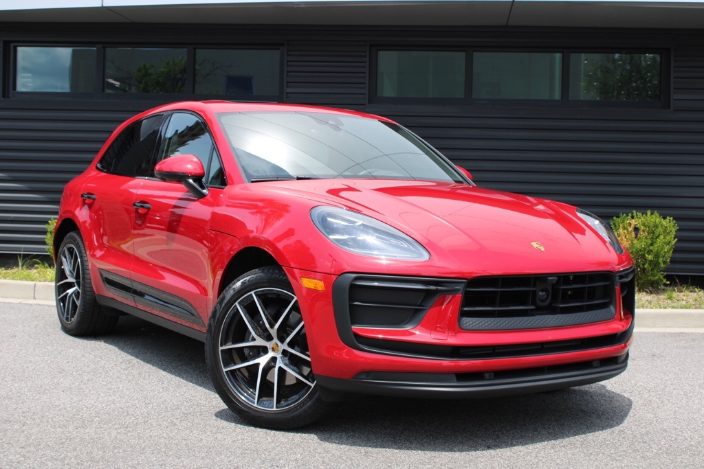 2025 Porsche Macan T photo 9