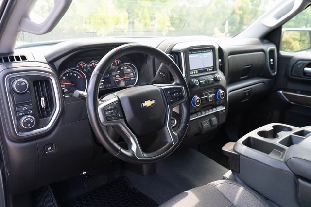 2021 Chevrolet Silverado 1500 LT photo 2