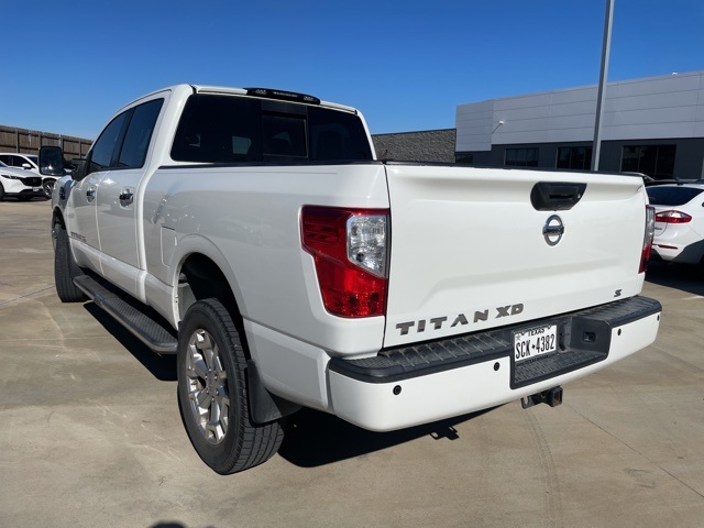 2017 Nissan Titan SV photo 3