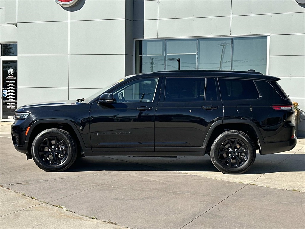 2024 Jeep Grand Cherokee Altitude photo 2