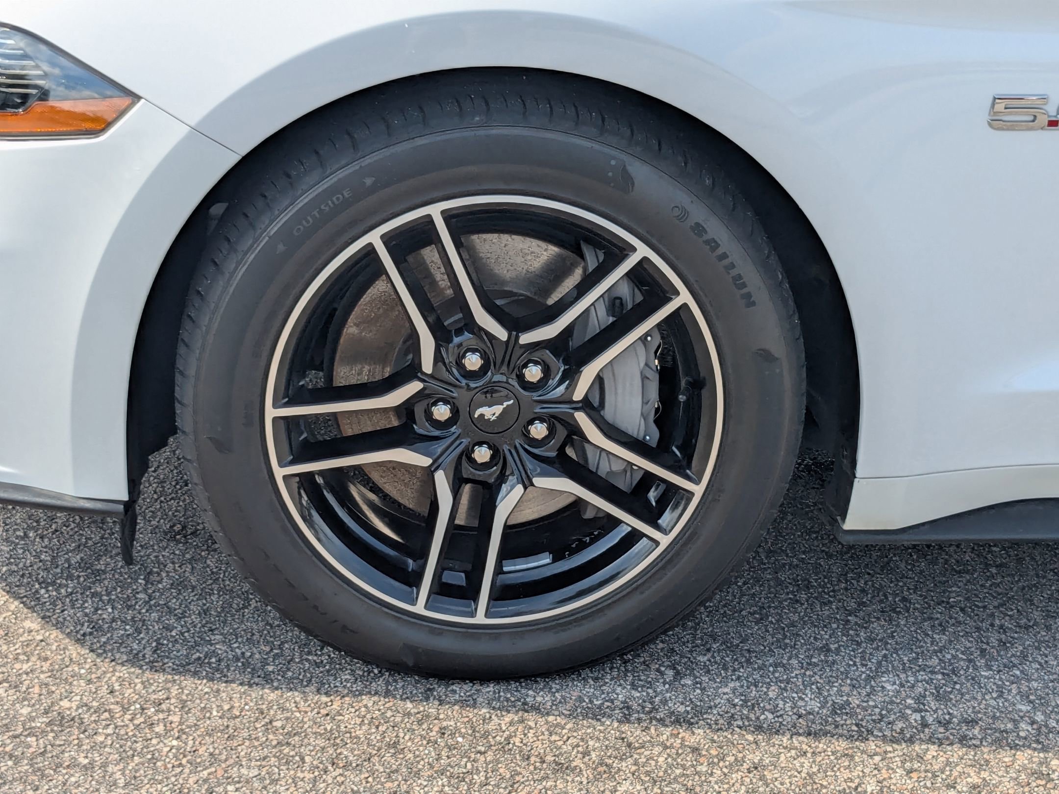 2022 Ford Mustang GT Premium photo 3
