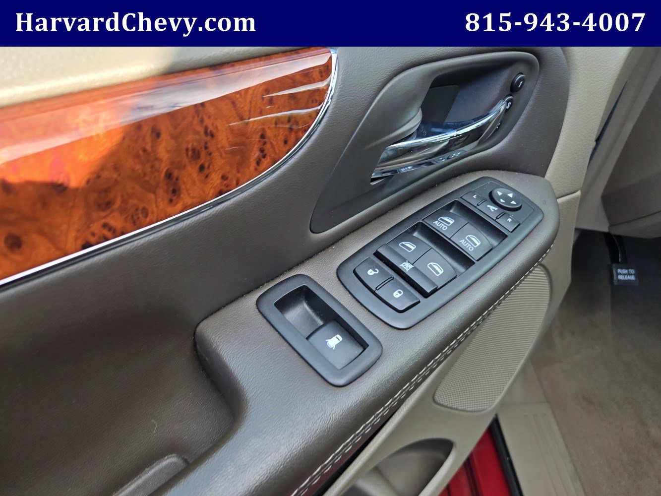 2015 Chrysler Town & Country Limited Platinum photo 28