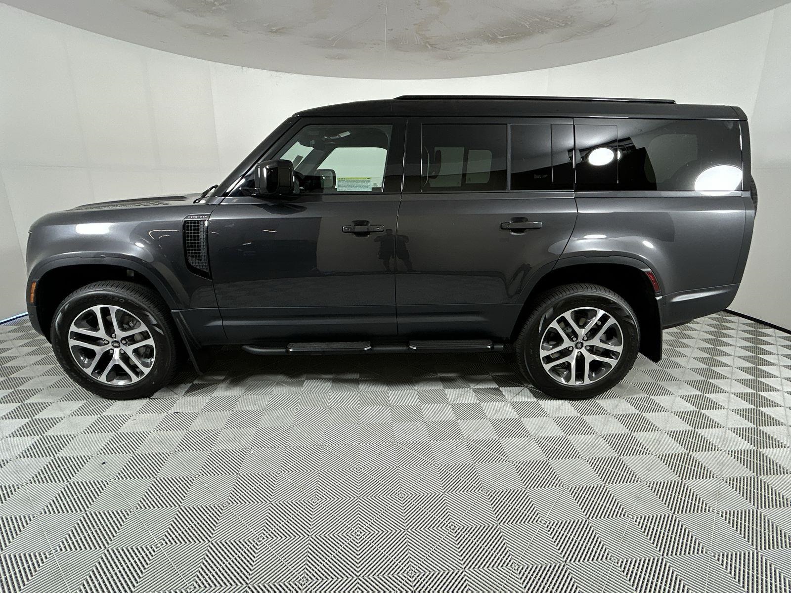 2025 Land Rover Defender 130 S photo 2