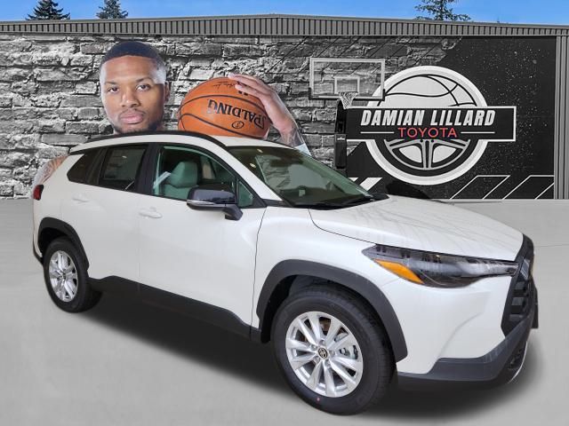 2026 Toyota Corolla Cross LE's photo