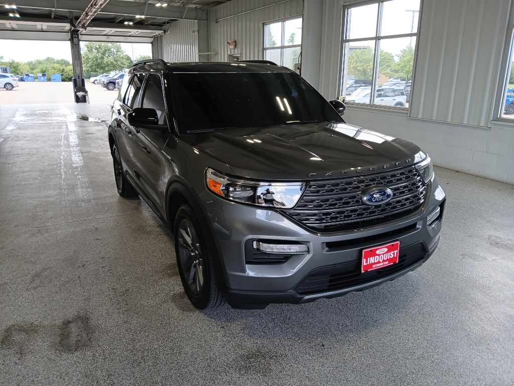 2023 Ford Explorer XLT photo 2