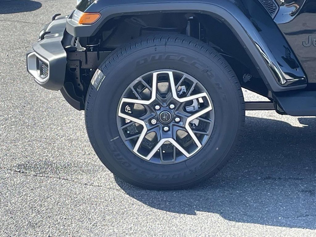 2025 Jeep Wrangler Sahara photo 9