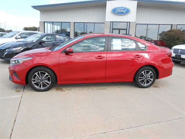 2024 Kia Forte LXS photo 2