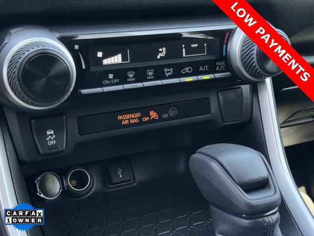 2022 Toyota RAV4 LE photo 9