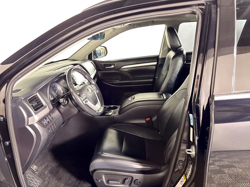 2019 Toyota Highlander XLE photo 9
