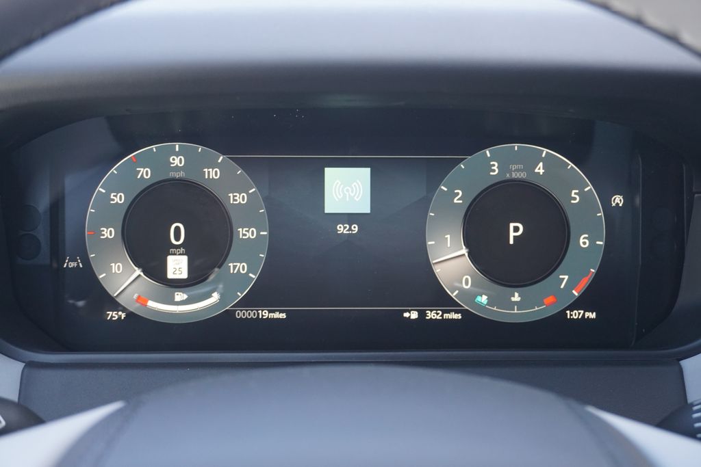 2026 Land Rover Range Rover Velar SE photo 20