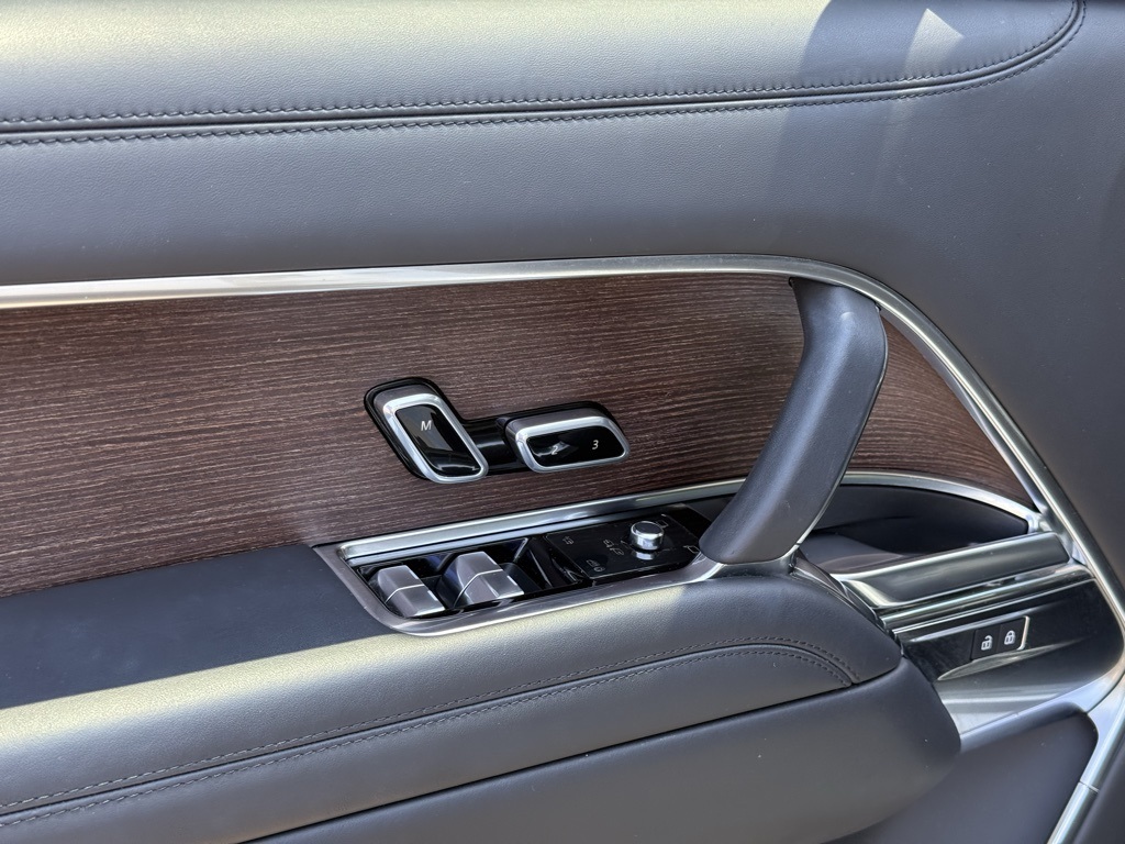 2023 Land Rover Range Rover Autobiography photo 10