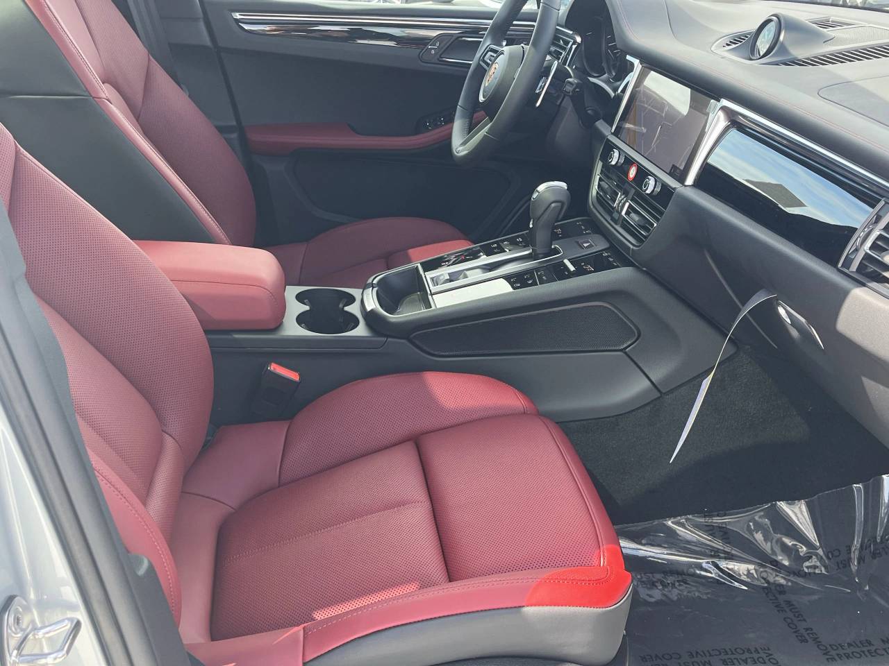 2025 Porsche Macan S photo 25