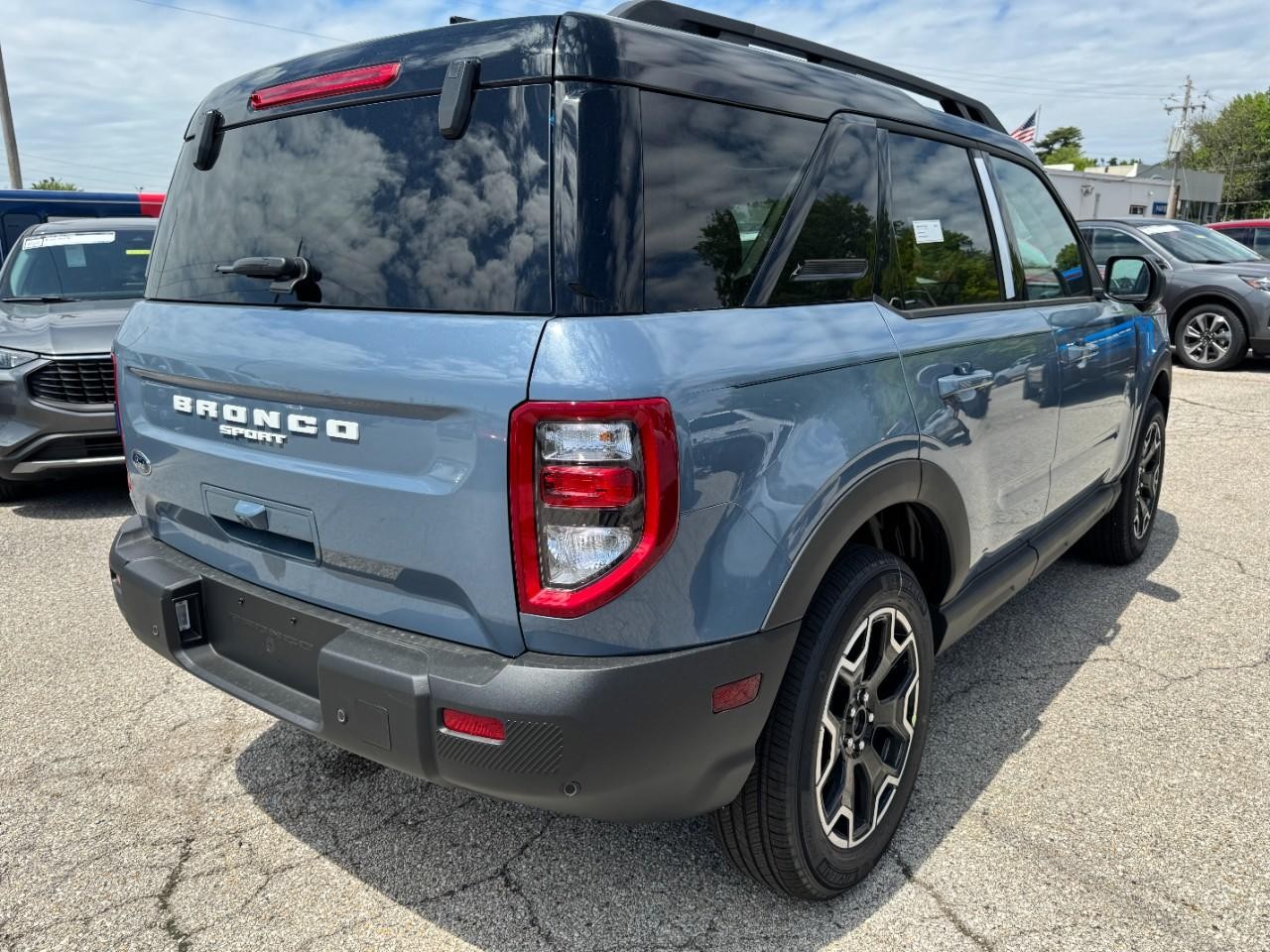 2025 Ford Bronco Sport Outer Banks photo 2