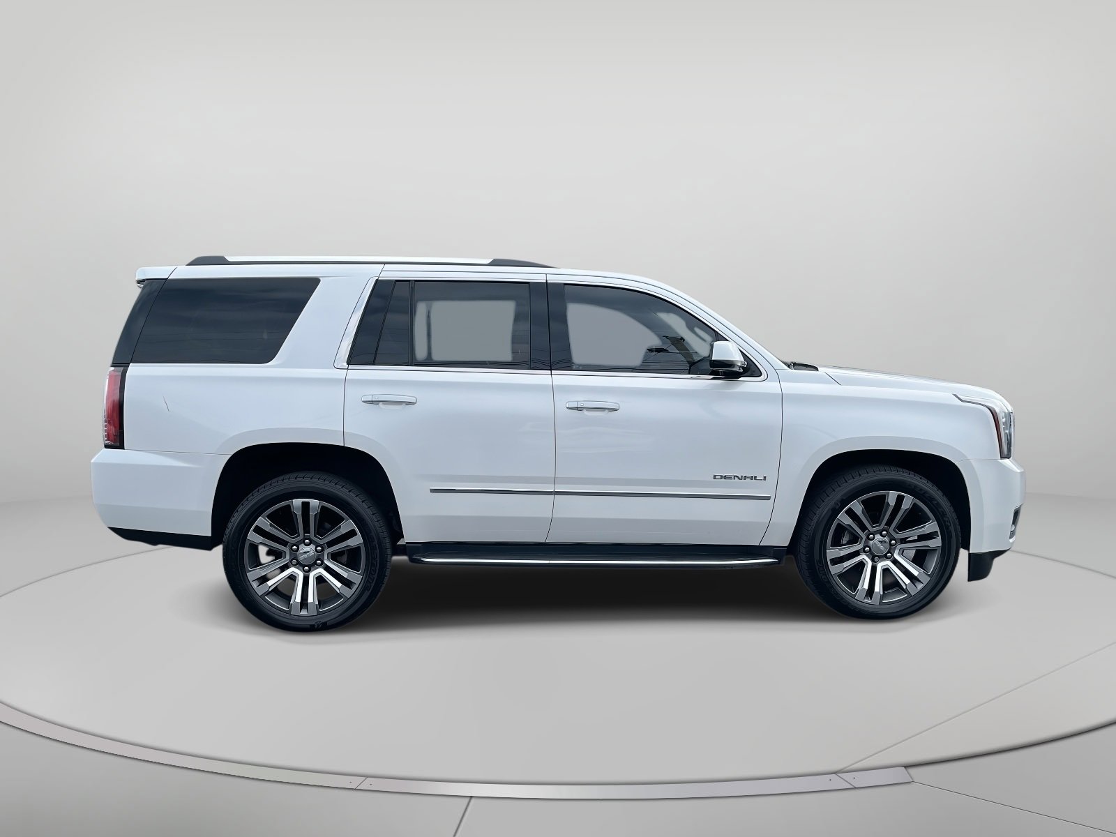 2017 Gmc Yukon Denali photo 2