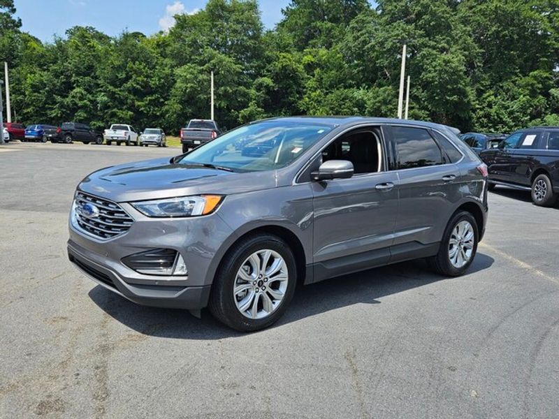 2024 Ford Edge Titanium photo 3