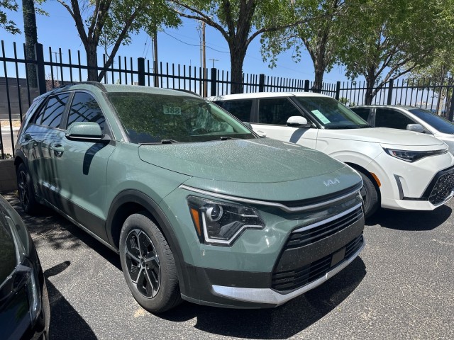 Used 2024 GREEN Kia EX image 1