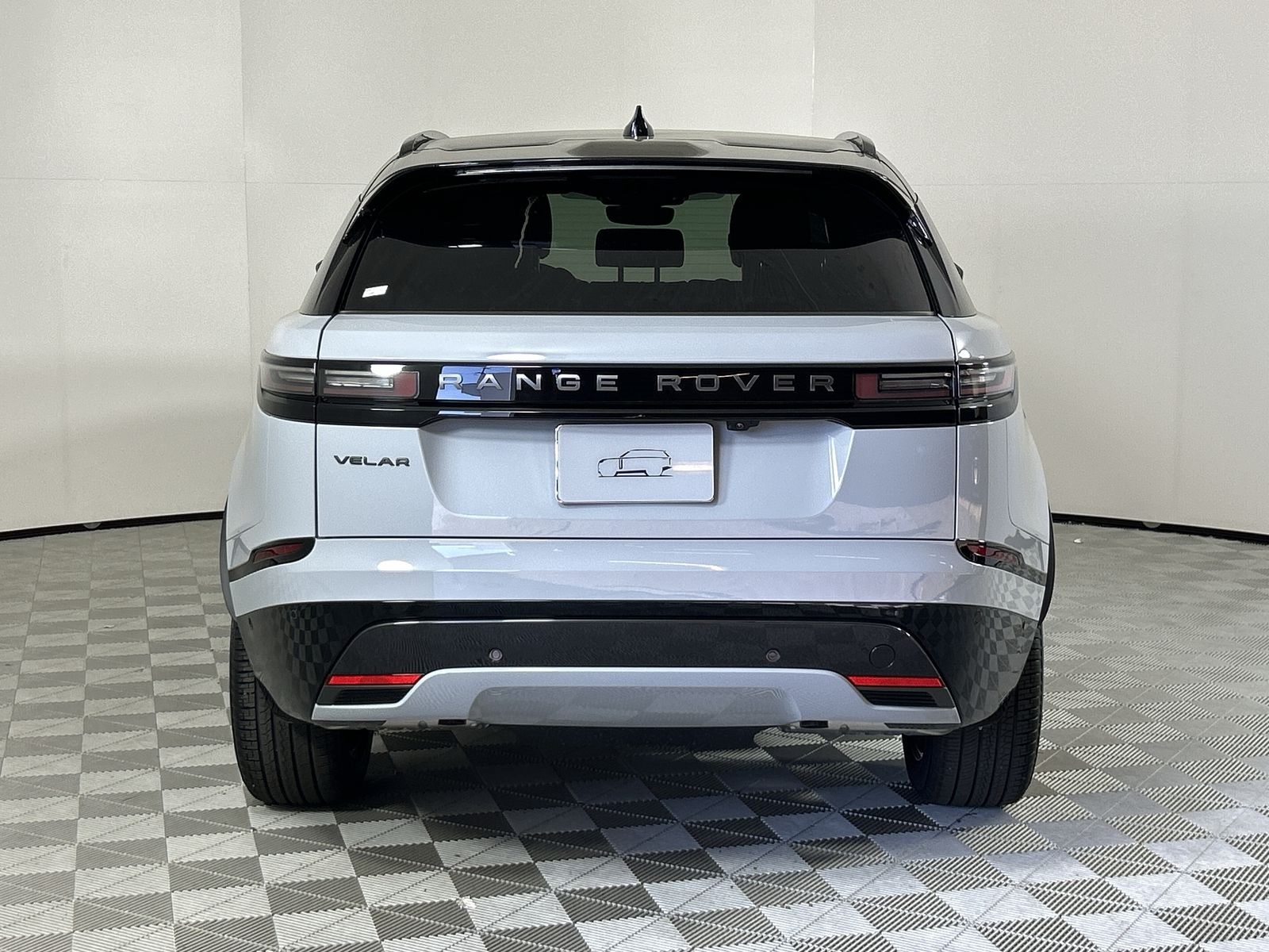 2026 Land Rover Range Rover Velar SE photo 4