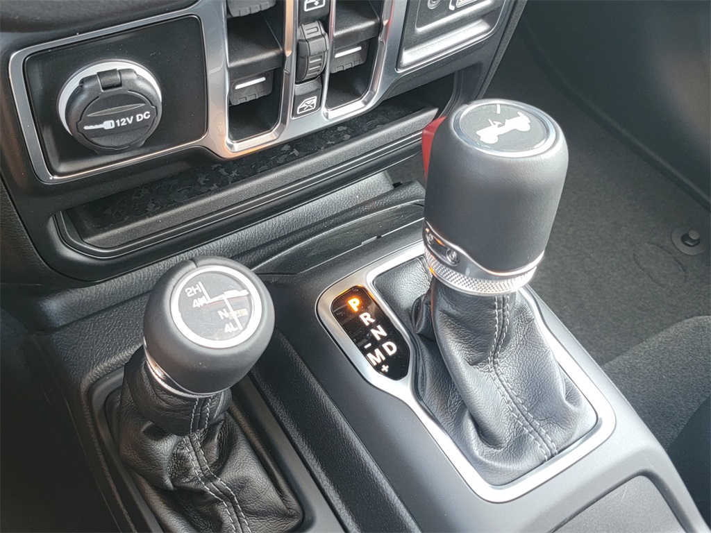 2025 Jeep Wrangler Sahara photo 18