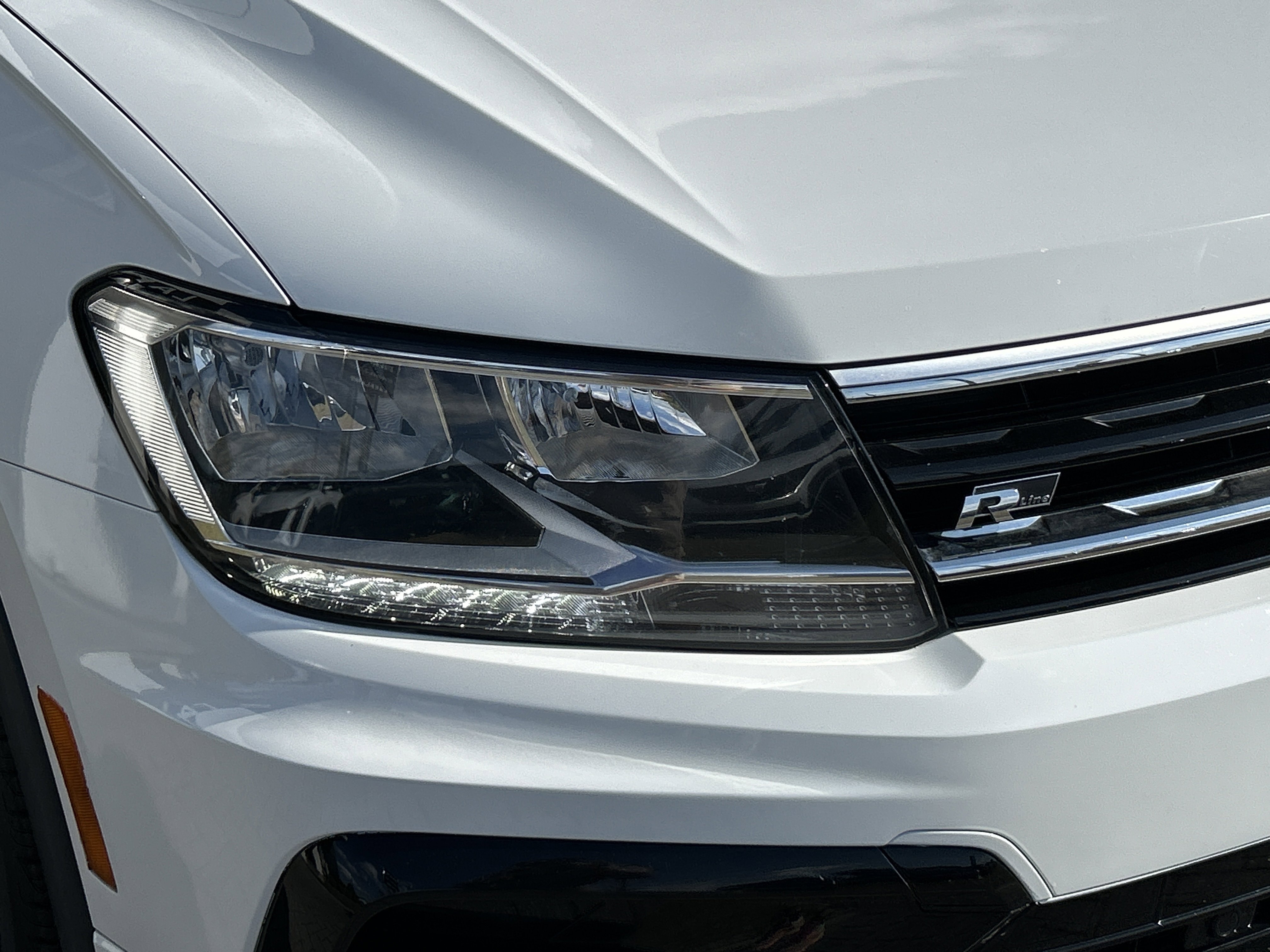 2021 Volkswagen Tiguan SE photo 2