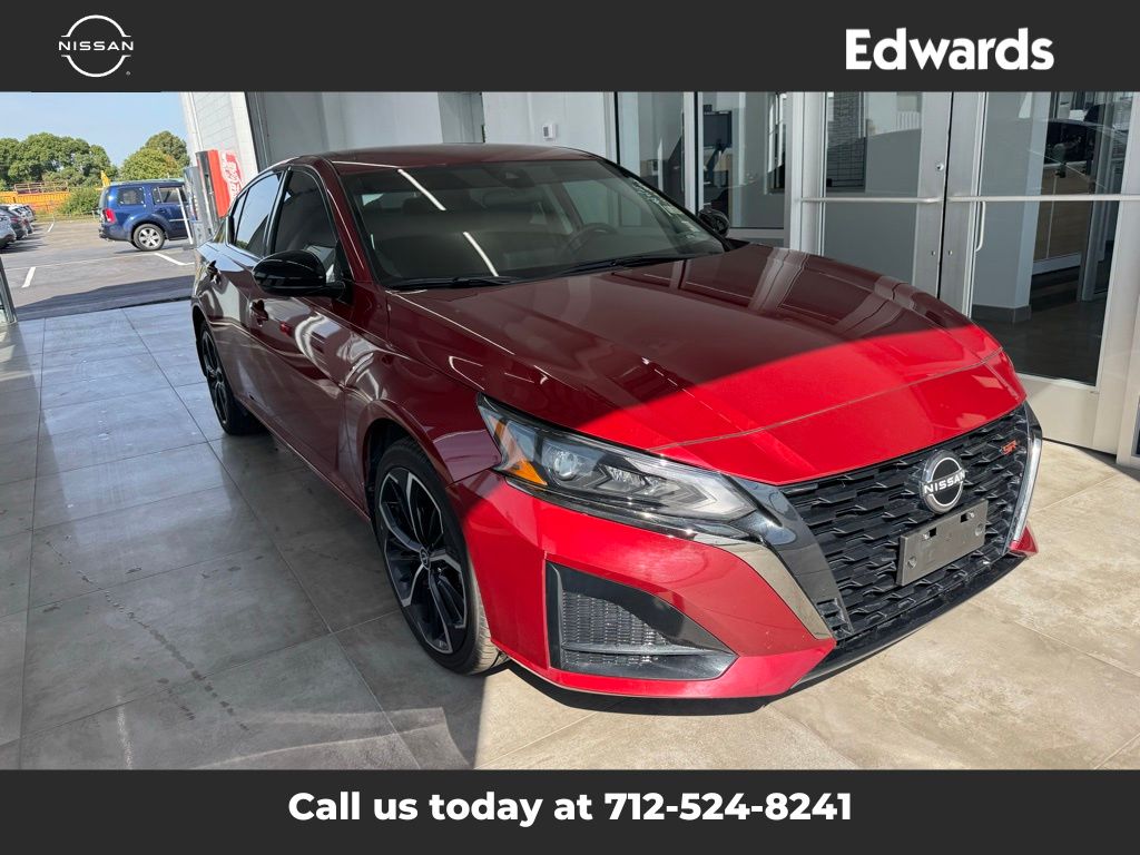 2024 Nissan Altima 2.5 SR photo 2