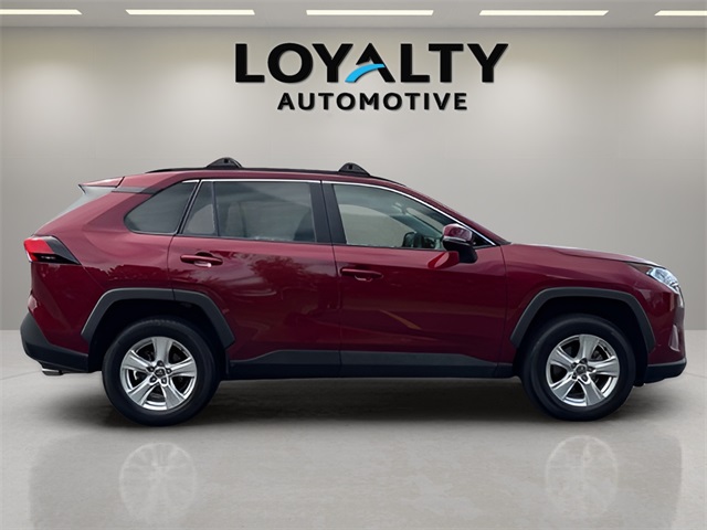 2021 Toyota RAV4 XLE photo 4