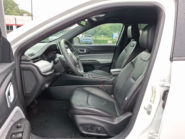 2023 Jeep Compass Latitude Lux photo 14