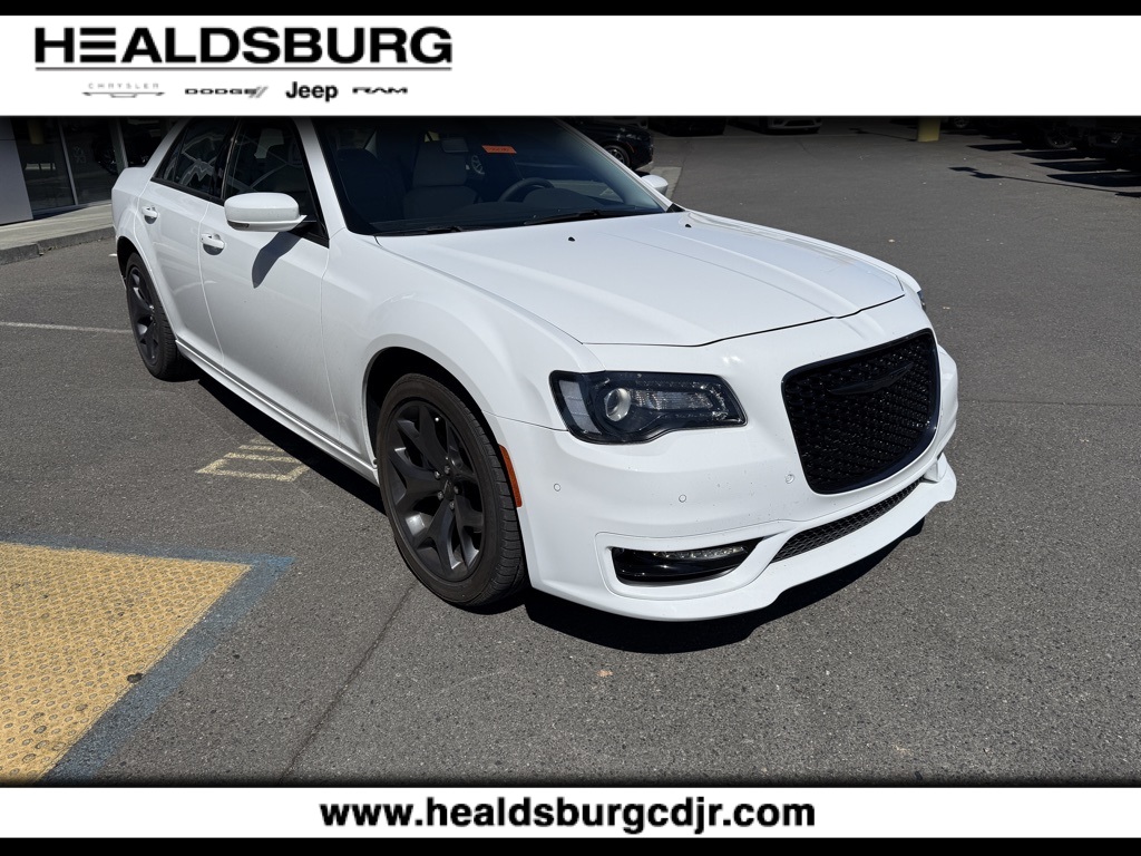2023 Chrysler 300 Touring photo 6