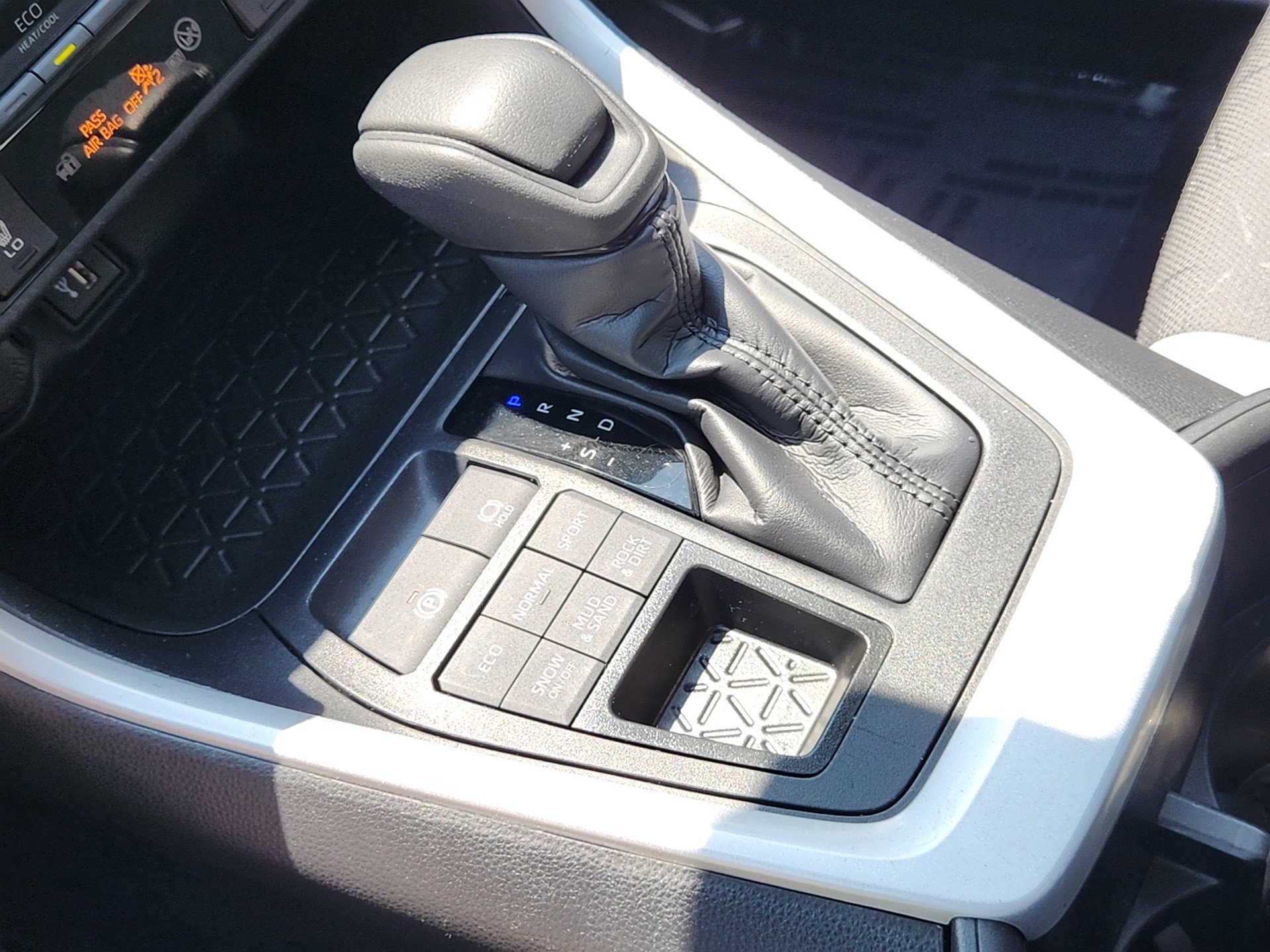 2024 Toyota RAV4 XLE photo 15