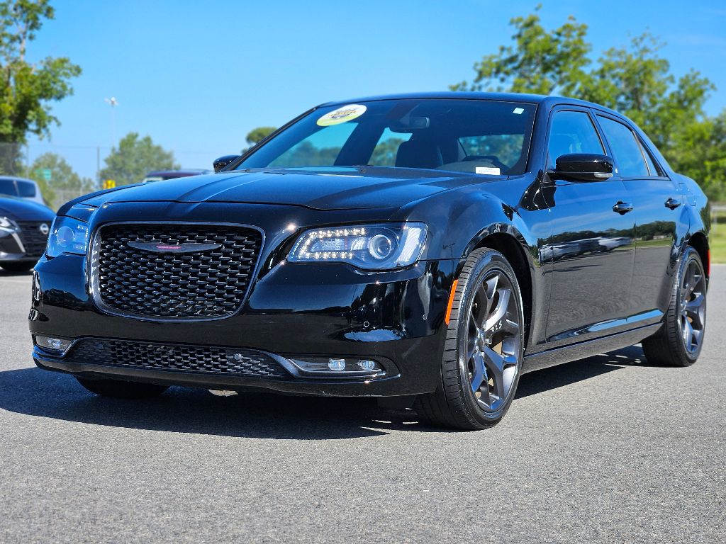 2023 Chrysler 300 photo 3