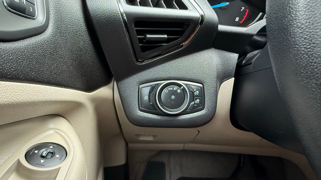 2015 Ford Escape Titanium photo 23