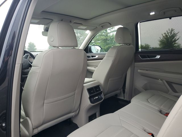 2025 Volkswagen Atlas SEL photo 14
