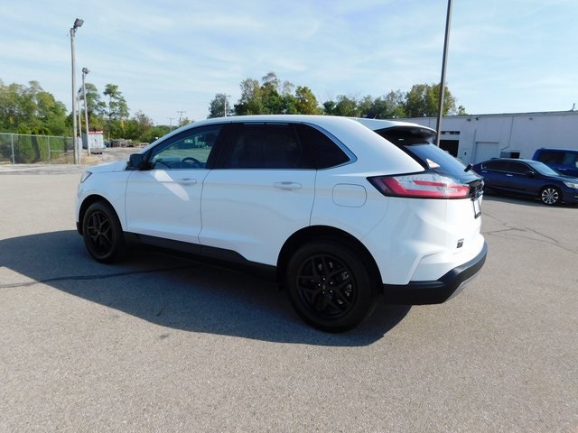2024 Ford Edge SEL photo 2
