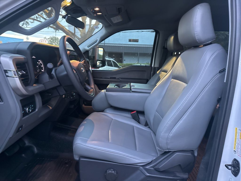 2023 Ford F-350 photo 16