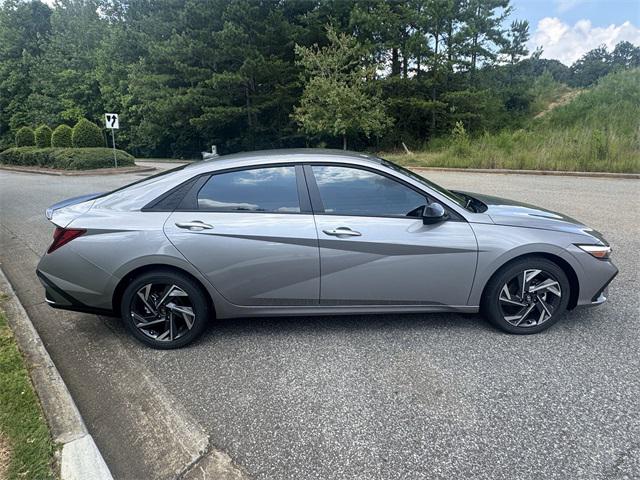2025 Hyundai Elantra SEL Sport photo 6