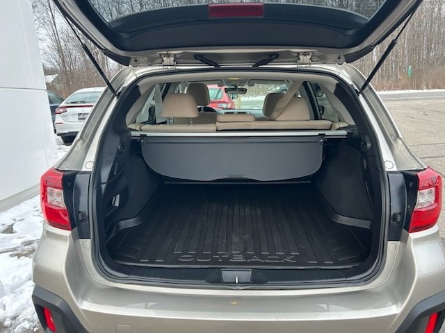 2019 Subaru Outback 2.5i Premium photo 3