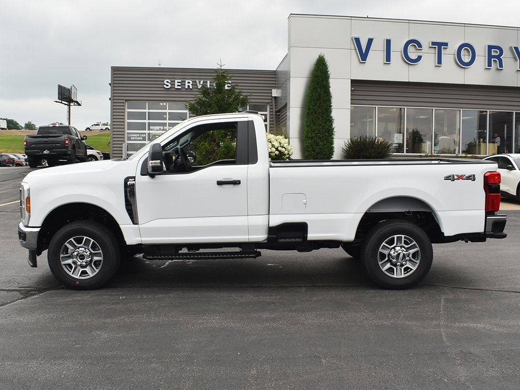 2025 Ford F-350 XLT photo 2