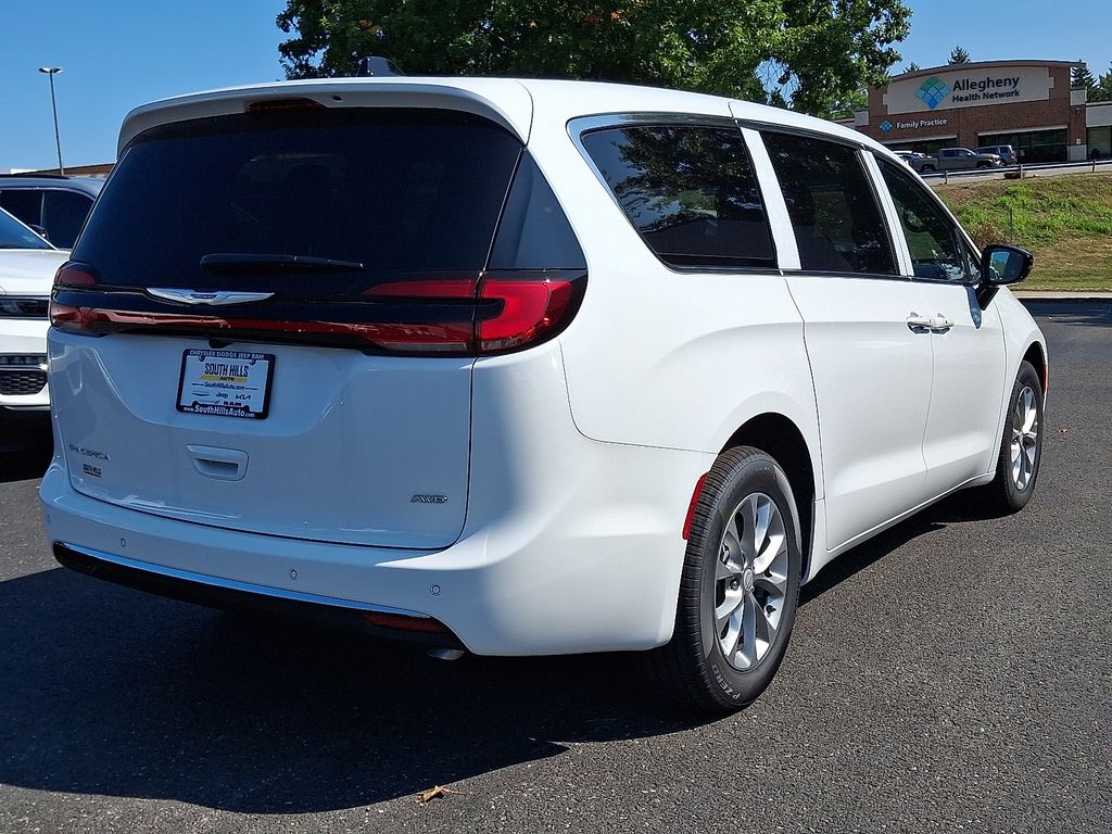2026 Chrysler Pacifica photo 6