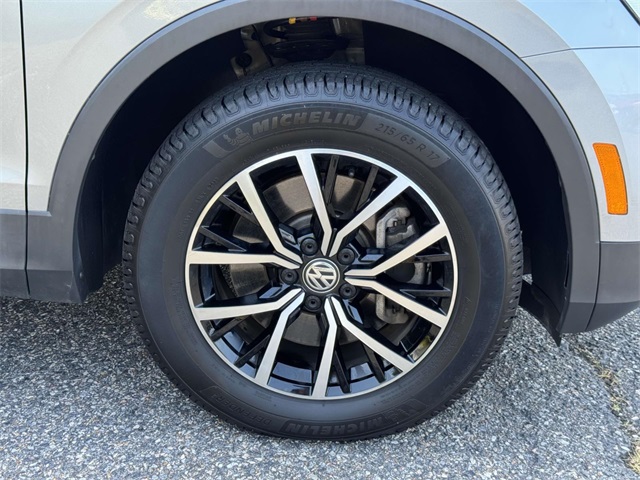 2021 Volkswagen Tiguan SE photo 12