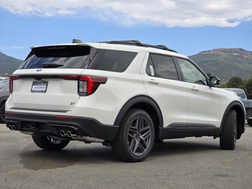 2025 Ford Explorer ST photo 2