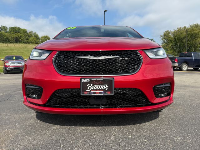 2026 Chrysler Pacifica Limited photo 9