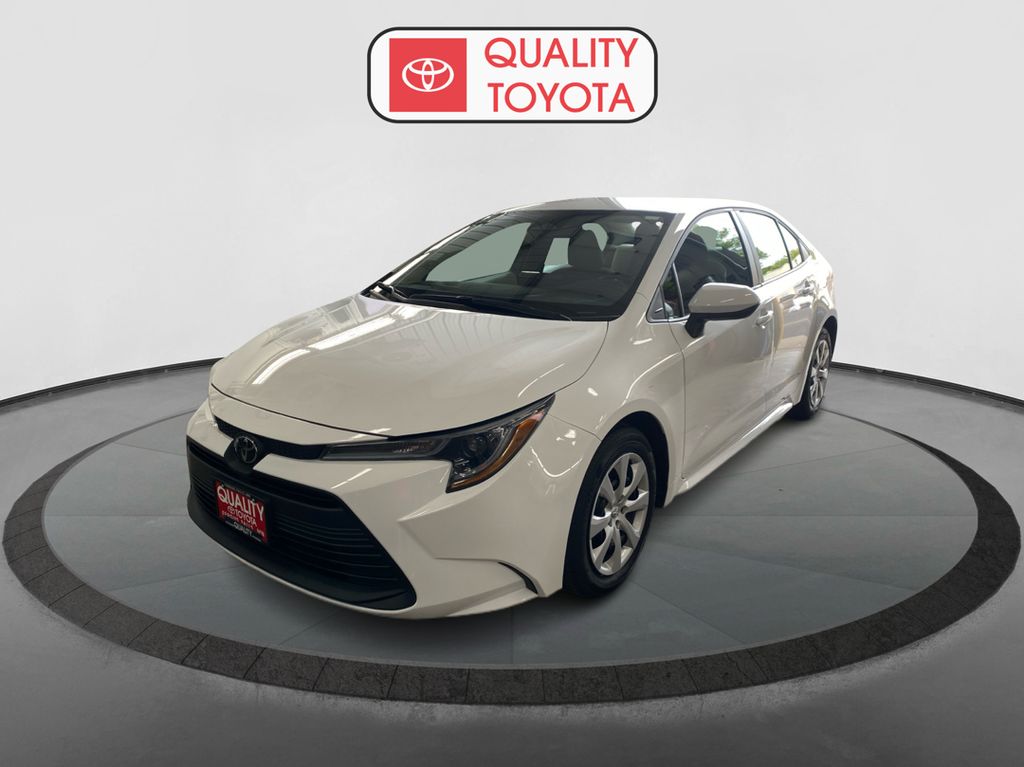 2024 Toyota Corolla LE's photo