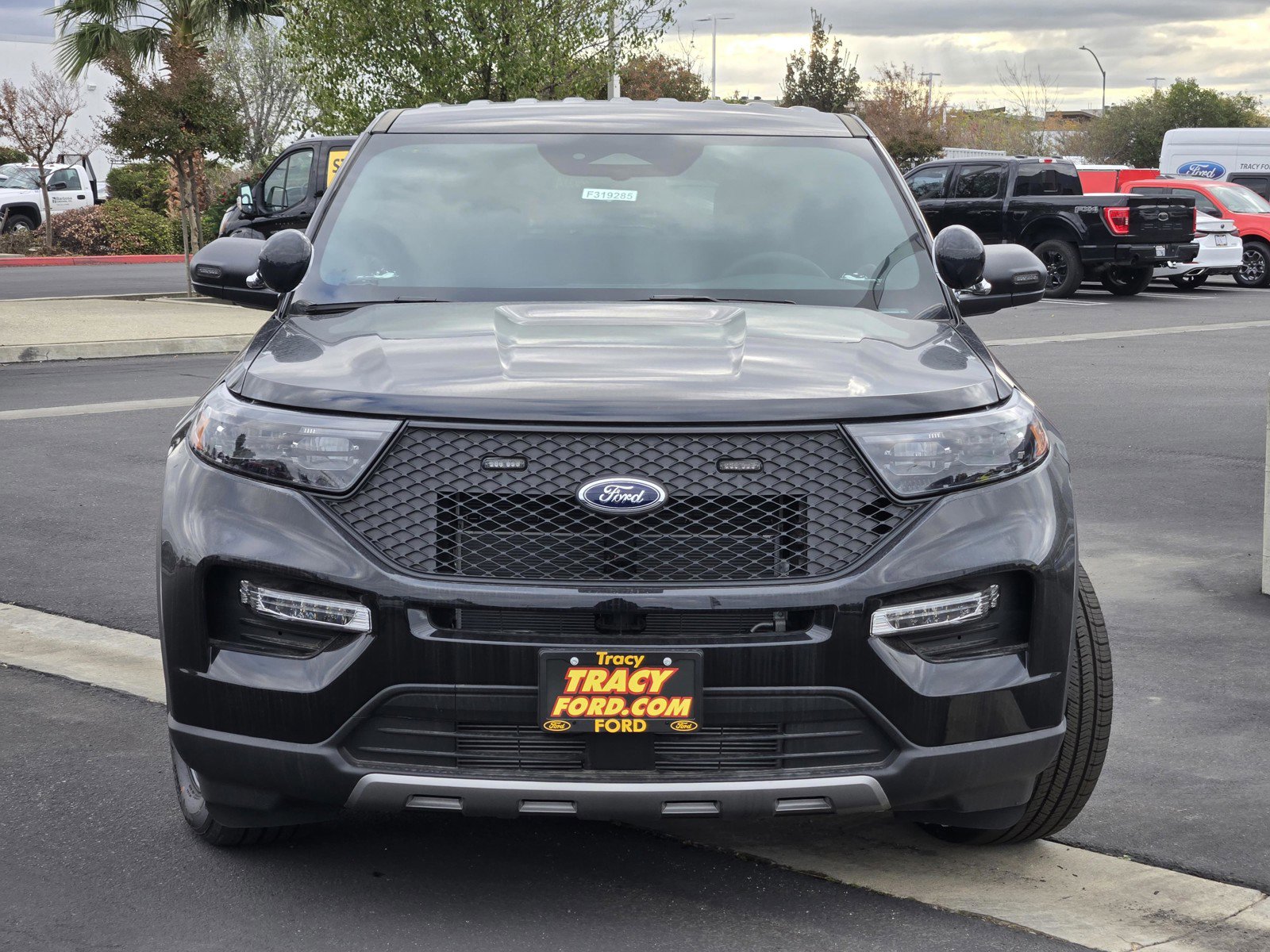 2025 Ford Explorer photo 2