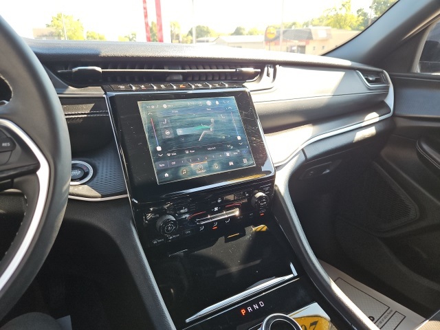 2023 Jeep Grand Cherokee Altitude photo 38