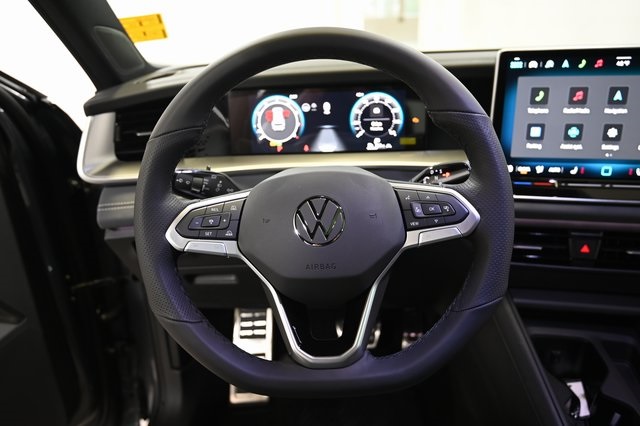 2025 Volkswagen Tiguan SE R-Line Black photo 3