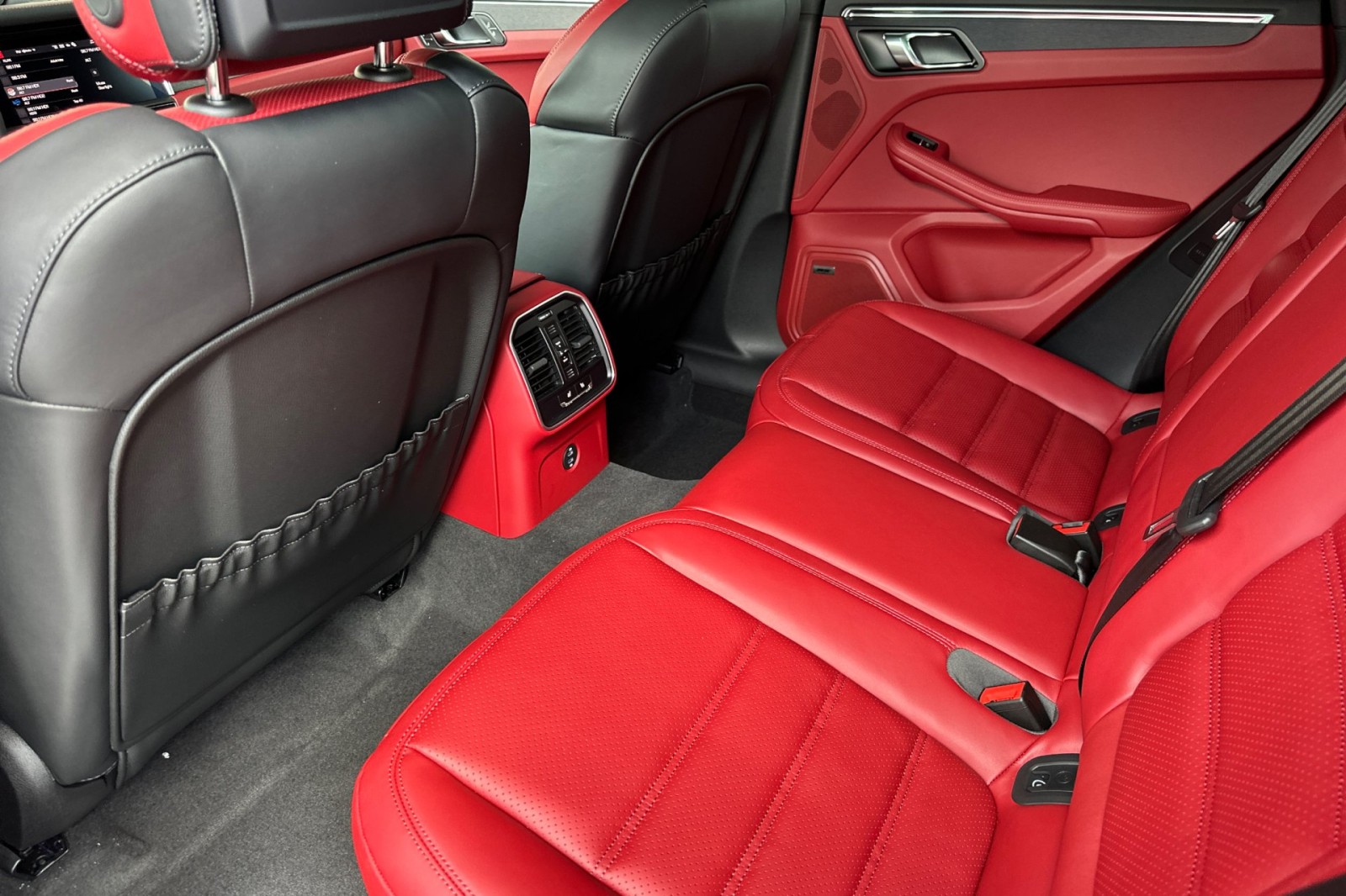 2025 Porsche Macan GTS photo 15