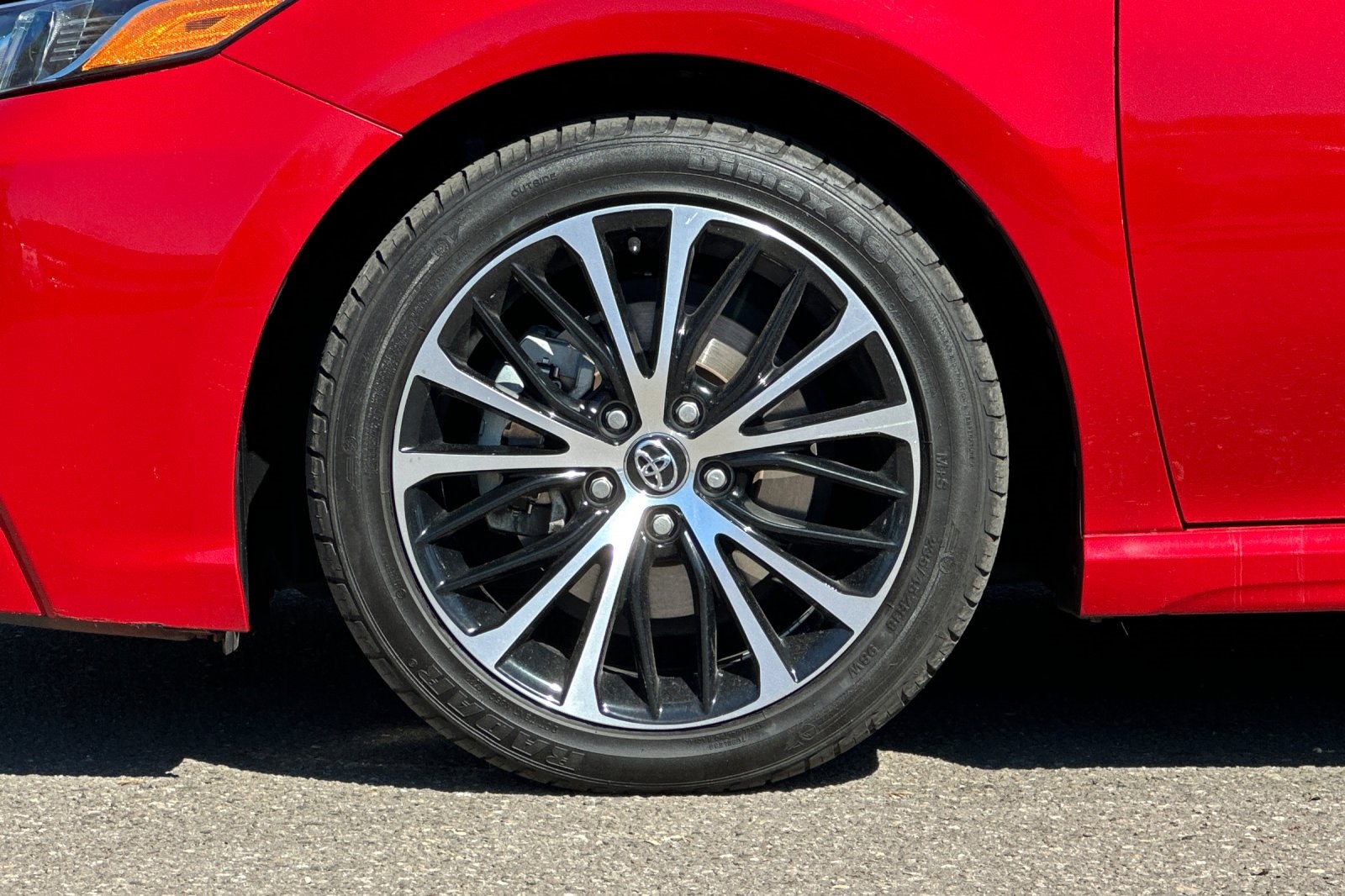 2020 Toyota Camry SE photo 23