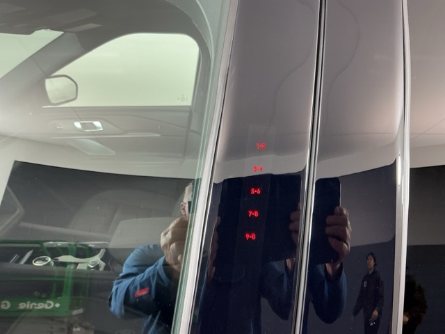 2025 Ford Explorer Platinum photo 4